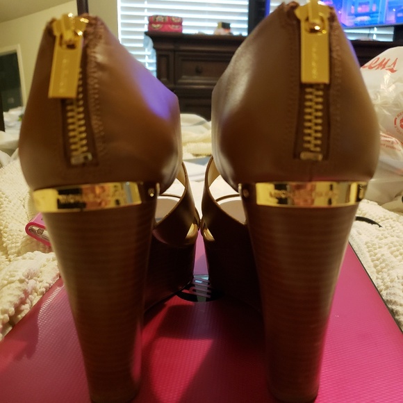 Michael Kors Shoes - Picture 2 of 4